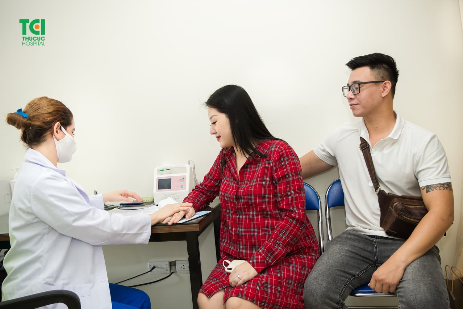 Khám thai định kỳ giúp bác sĩ phát hiện sớm và kịp thời lên kế hoạch quản lý thai kỳ, hạn chế tối đa những biến chứng nguy hiểm đến cả mẹ và thai nhi.