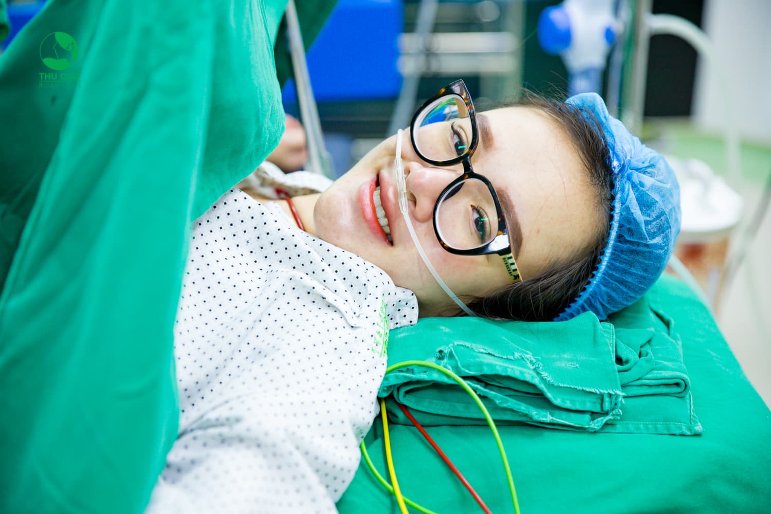 Nguy cơ vỡ mạch máu, xuất huyết khi chuyển dạ khiến các mẹ bầu thược bị chỉ định đẻ mổ.