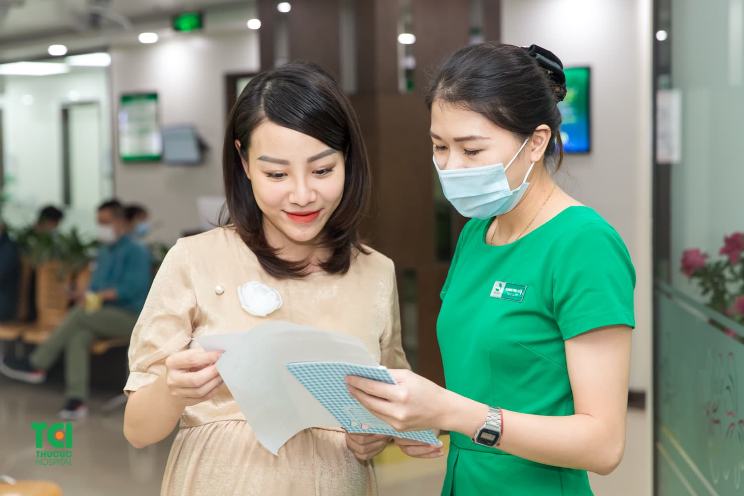 Để chuẩn bị sẵn sàng cho quá trình vượt cạn sắp tới, giai đoạn này, mẹ bầu đừng quên hoàn tất việc làm hồ sơ sinh.