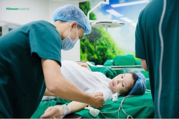 Trong quá trình mang thai đôi, mẹ bầu cần phải theo dõi sức khỏe thường xuyên