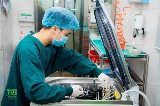 Ống nội soi tiêu hóa phải được khử khuẩn ít nhất là mức độ cao (diệt toàn bộ vi sinh vật và một số bào tử vi khuẩn)