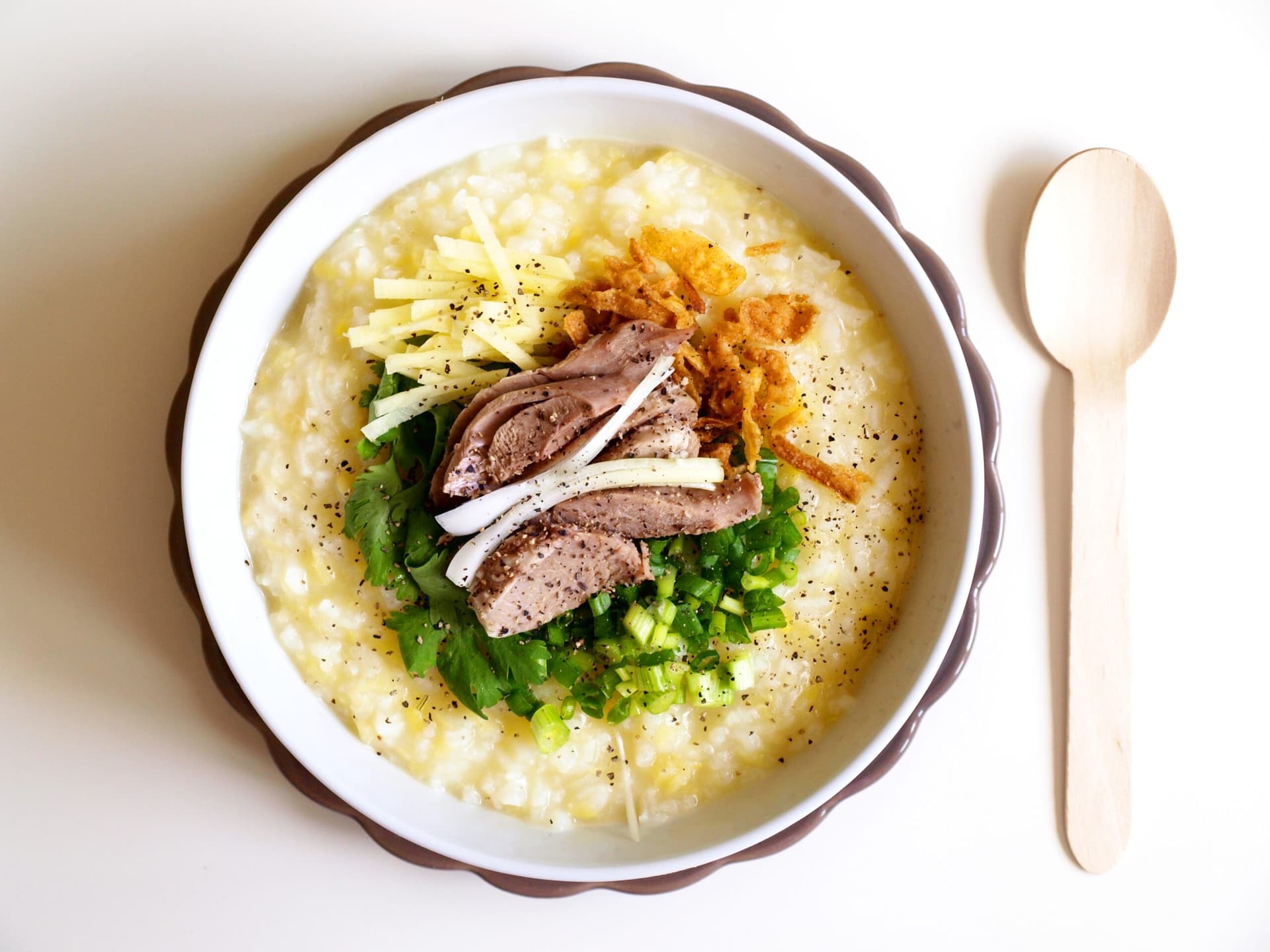 Cháo vịt đậu xanh là món ăn bổ dưỡng cho sản phụ sau sinh