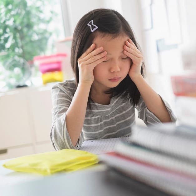 Đau đầu ở trẻ em là hiện tượng khá phổ biến nhưng thường không kéo dài.