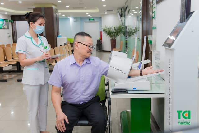 NSƯT Trần Đức khám sức khỏe tại Hệ thống Y tế Thu Cúc