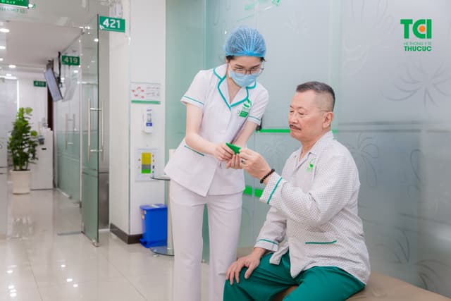 NSƯT Trần Đức khám sức khỏe tại Hệ thống Y tế Thu Cúc