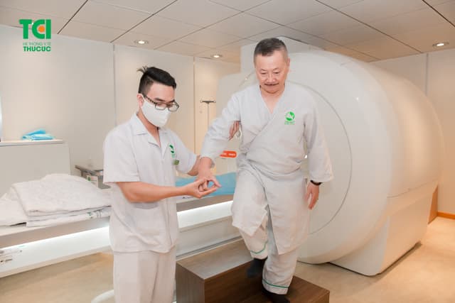 NSƯT Trần Đức khám sức khỏe tại Hệ thống Y tế Thu Cúc