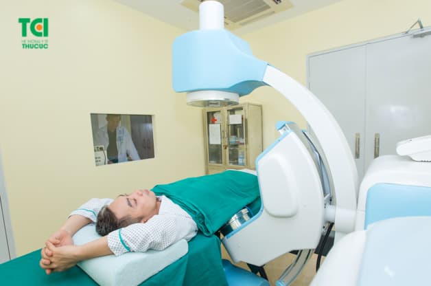 Chi phí tán sỏi ngoài cơ thể tương đối thấp nhưng phạm vi chỉ định còn nhiều hạn chế