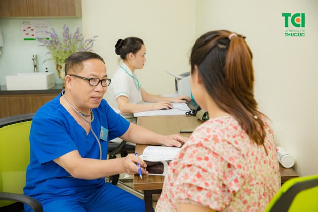 Chị em nên tới gặp bác sĩ để biết u xơ tử cung nên ăn gì