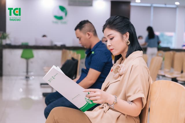 MC Hoàng Linh – Khám sức khỏe tại Bệnh viện Thu Cúc