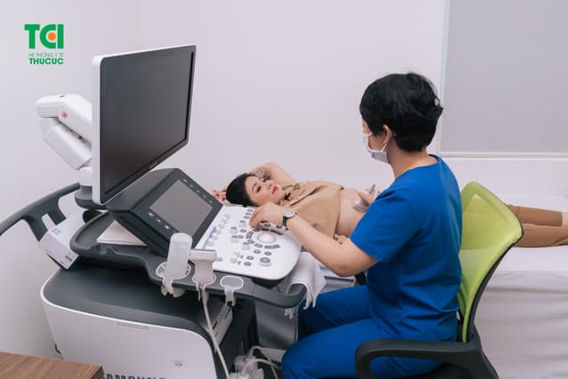 MC Hoàng Linh – Khám sức khỏe tại Bệnh viện Thu Cúc