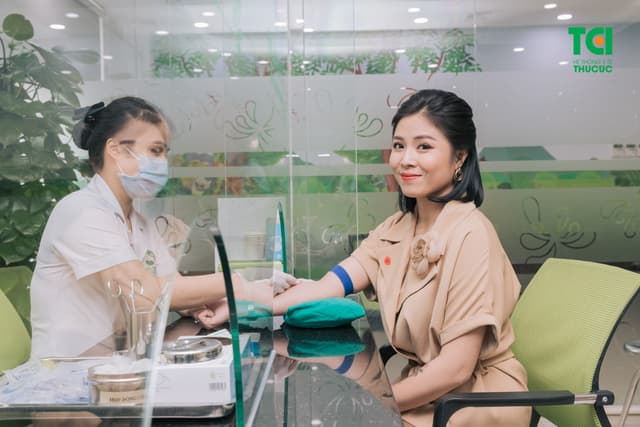 MC Hoàng Linh – Khám sức khỏe tại Bệnh viện Thu Cúc