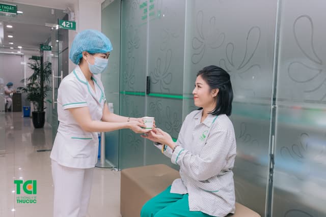 MC Hoàng Linh – Khám sức khỏe tại Bệnh viện Thu Cúc