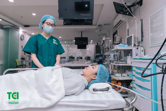 MC Hoàng Linh – Khám sức khỏe tại Bệnh viện Thu Cúc