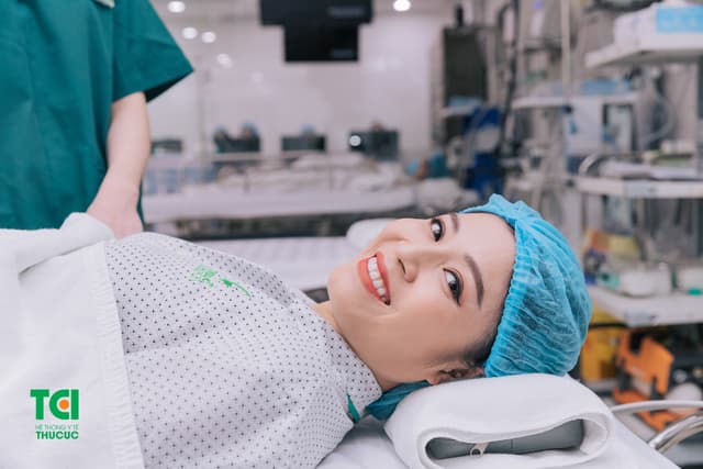 MC Hoàng Linh – Khám sức khỏe tại Bệnh viện Thu Cúc