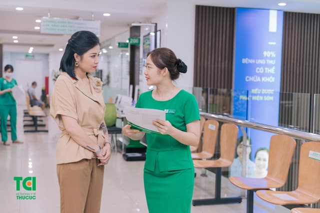 MC Hoàng Linh – Khám sức khỏe tại Bệnh viện Thu Cúc