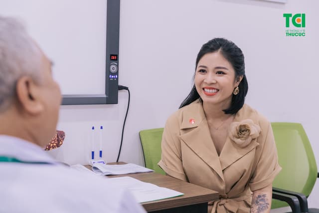 MC Hoàng Linh – Khám sức khỏe tại Bệnh viện Thu Cúc