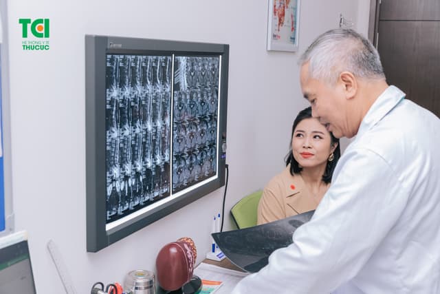 MC Hoàng Linh – Khám sức khỏe tại Bệnh viện Thu Cúc