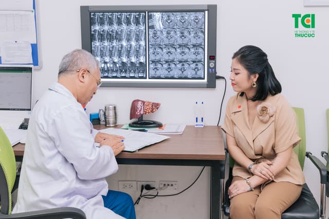 MC Hoàng Linh – Khám sức khỏe tại Bệnh viện Thu Cúc