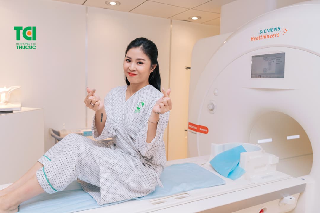 MC Hoàng Linh – Khám sức khỏe tại Bệnh viện Thu Cúc