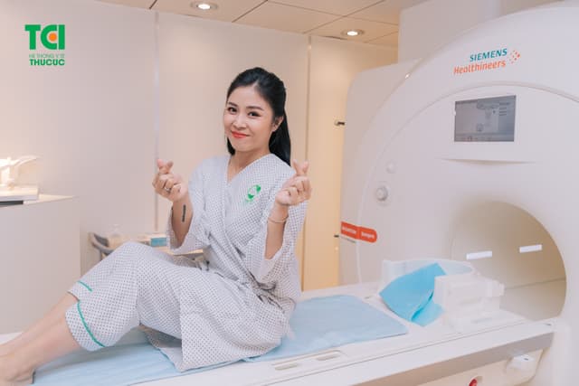 MC Hoàng Linh – Khám sức khỏe tại Bệnh viện Thu Cúc