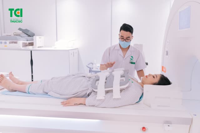 MC Hoàng Linh – Khám sức khỏe tại Bệnh viện Thu Cúc