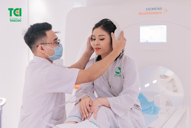 MC Hoàng Linh – Khám sức khỏe tại Bệnh viện Thu Cúc