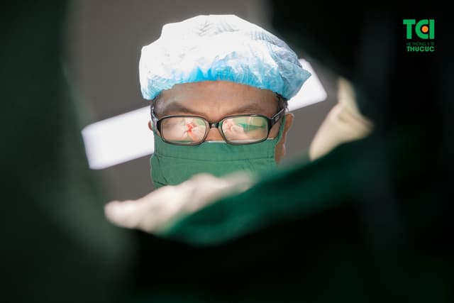 Ca sĩ Đông Hùng đón con đầu lòng