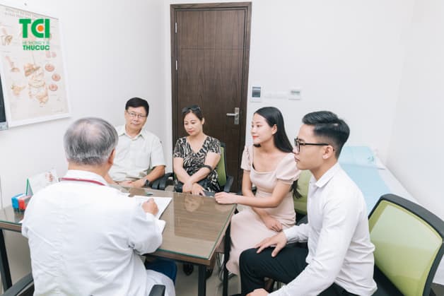 Chi phí thăm khám phụ thuộc vào độ tuổi và tiền sử bệnh lý