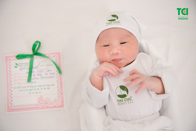 Ca sĩ Đông Hùng đón con đầu lòng