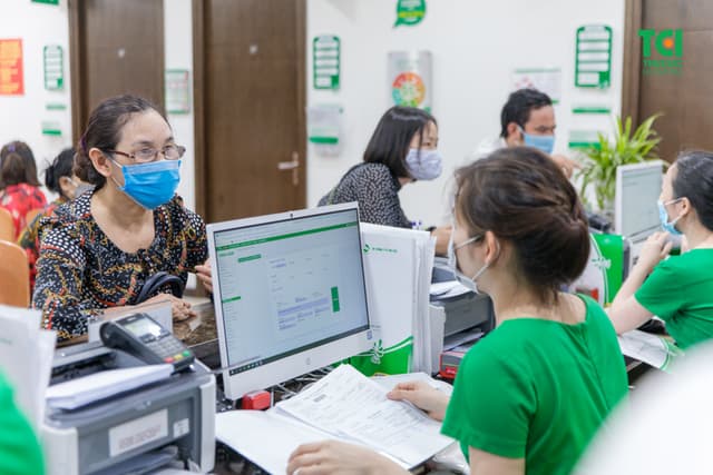 Mẹ ca sĩ Khắc Việt khám sức khỏe tầm soát nâng cao