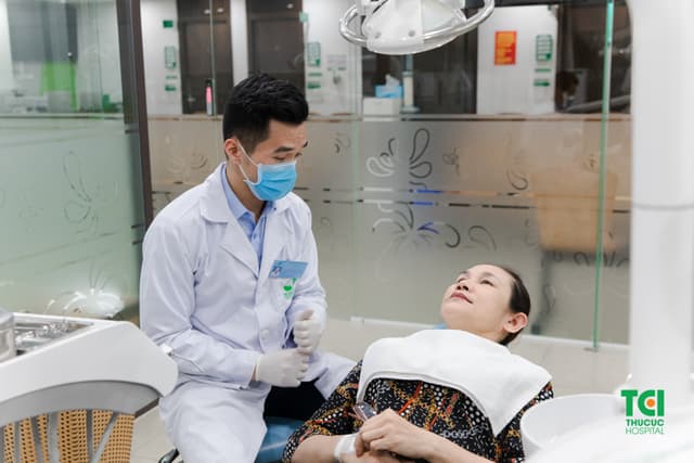 Mẹ ca sĩ Khắc Việt khám sức khỏe tầm soát nâng cao