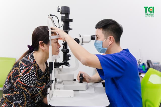 Mẹ ca sĩ Khắc Việt khám sức khỏe tầm soát nâng cao