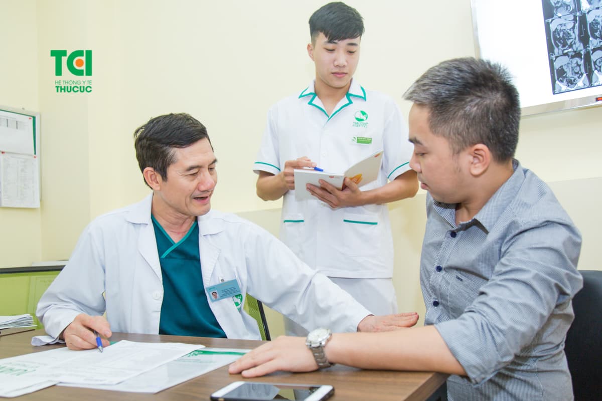 Thận trọng khi sỏi thận xuống đường tiết niệu