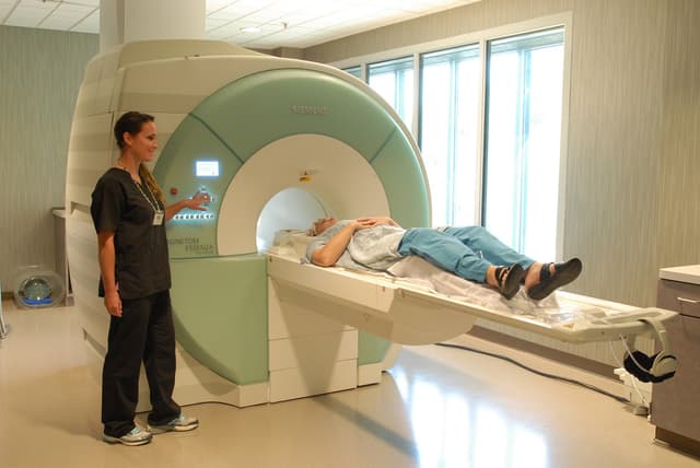 Những thông tin quan trọng về chụp MRI khi mang thai mẹ bầu cần biết
