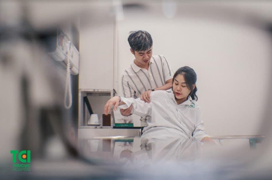 dấu hiệu sinh con gặp bác sĩ 