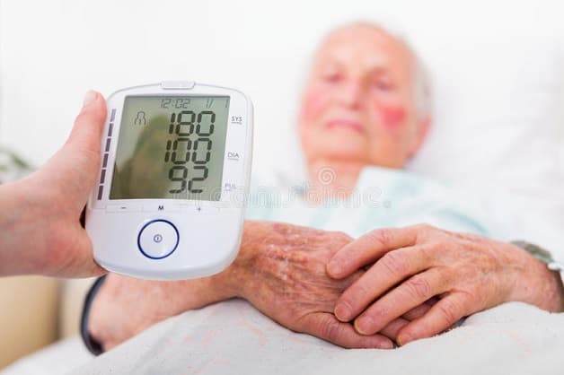 Tăng huyết áp kịch phát là triệu chứng hay gặp 