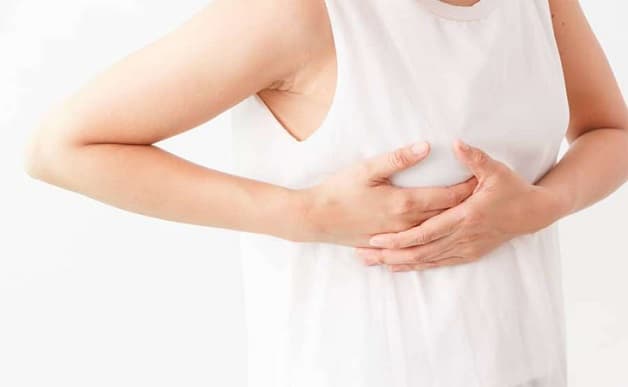 Đau ngực là dấu hiệu phổ biến nhất nhận biết u nang tuyến vú