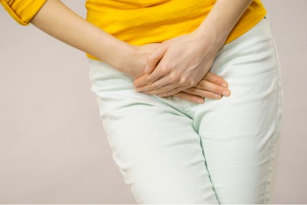 Tiểu rắt, tiểu buốt, tiểu ra máu là những biểu hiện đặc trưng của viêm đường tiết niệu viêm bàng quang