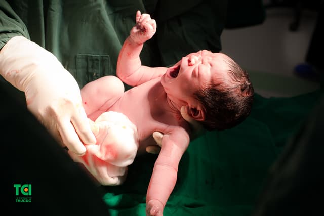 Hành trình đón con trai đầy hạnh phúc của mẹ Trần Thị Lương