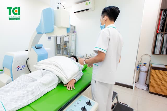 Tán sỏi ngoài cơ thể không đau, không mổ, không nằm viện