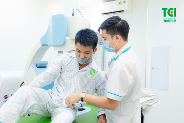 Tán sỏi ngoài cơ thể không đau, không mổ, không nằm viện