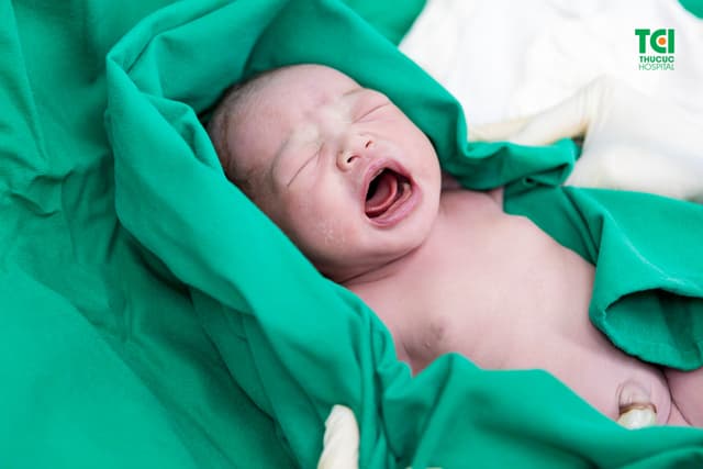 Biểu cảm đáng yêu khi chào đời của bé Nguyễn Ngọc Tuệ Anh