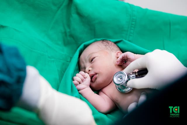 Biểu cảm đáng yêu khi chào đời của bé Nguyễn Ngọc Tuệ Anh