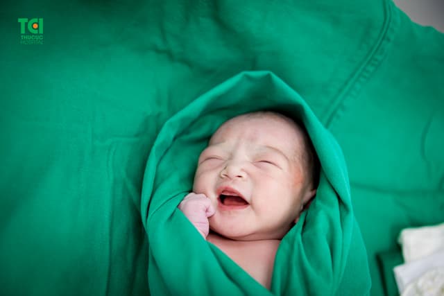 Biểu cảm đáng yêu khi chào đời của bé Nguyễn Ngọc Tuệ Anh