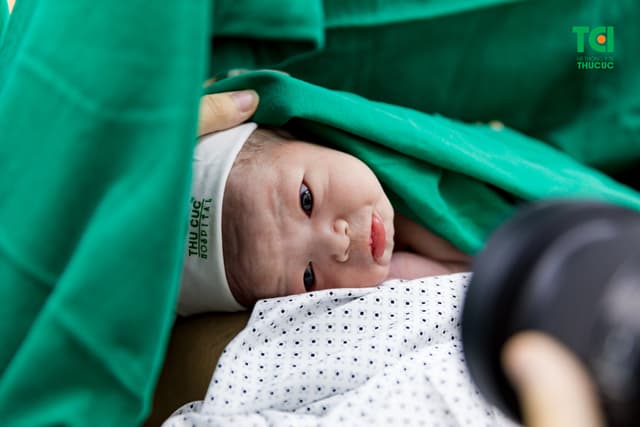 Biểu cảm đáng yêu khi chào đời của bé Nguyễn Ngọc Tuệ Anh