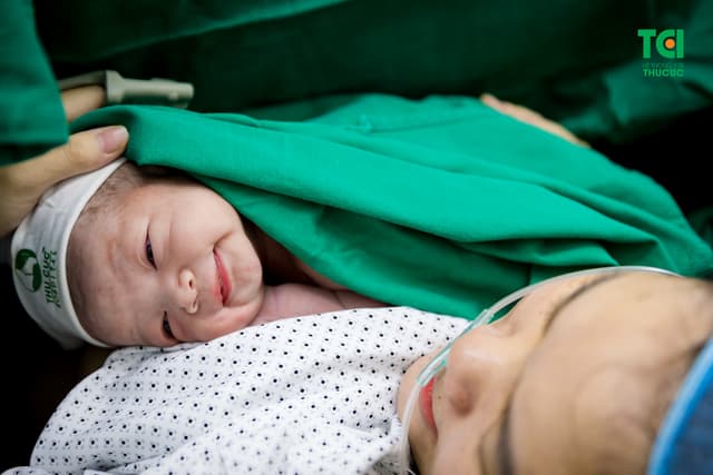 Biểu cảm đáng yêu khi chào đời của bé Nguyễn Ngọc Tuệ Anh