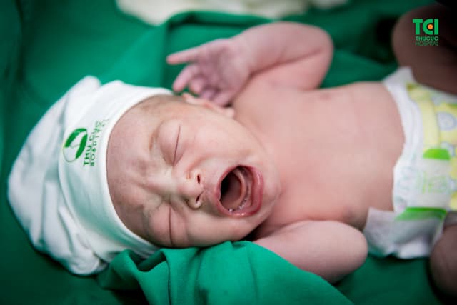 Biểu cảm đáng yêu khi chào đời của bé Nguyễn Ngọc Tuệ Anh