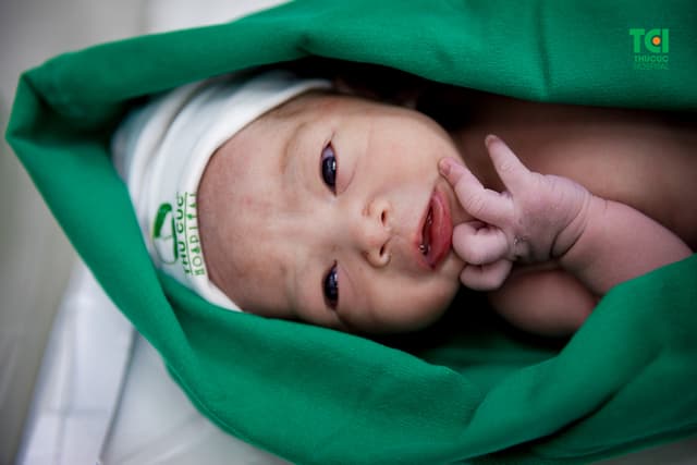 Biểu cảm đáng yêu khi chào đời của bé Nguyễn Ngọc Tuệ Anh