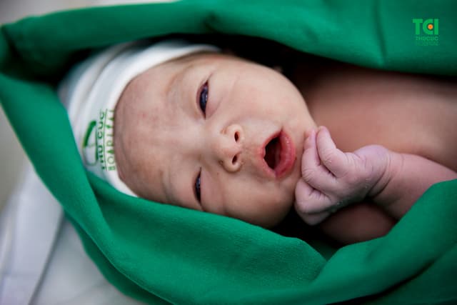 Biểu cảm đáng yêu khi chào đời của bé Nguyễn Ngọc Tuệ Anh