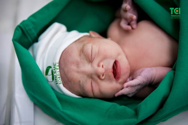 Biểu cảm đáng yêu khi chào đời của bé Nguyễn Ngọc Tuệ Anh